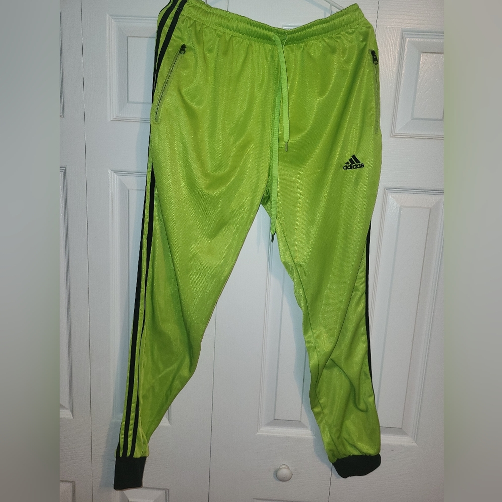# 31 Sweat suit